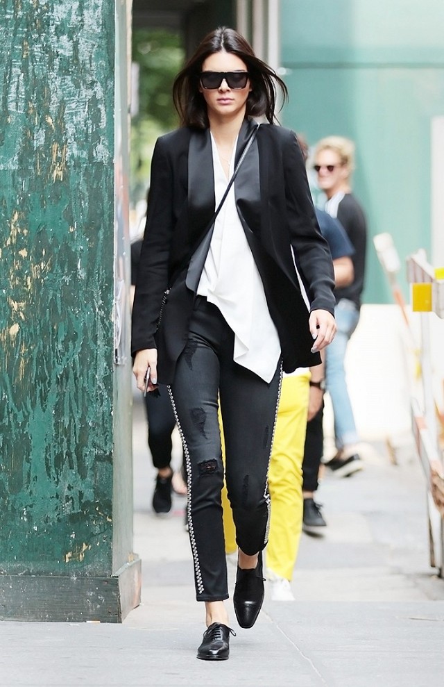 the-top-10-kendall-jenner-street-style-looks-of-2015-1577141-1448918844.640x0c