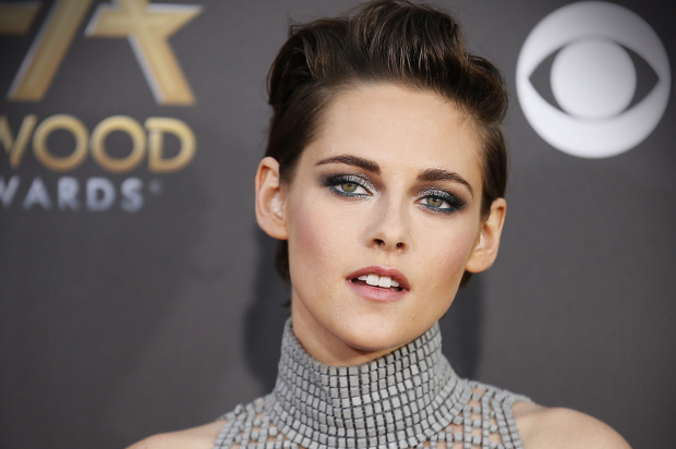 Actress Kristen Stewart arrives at the Hollywood Film Awards in Hollywood, California November 14, 2014.  REUTERS/Danny Moloshok (UNITED STATES  - Tags: ENTERTAINMENT)   - RTR4E7W9